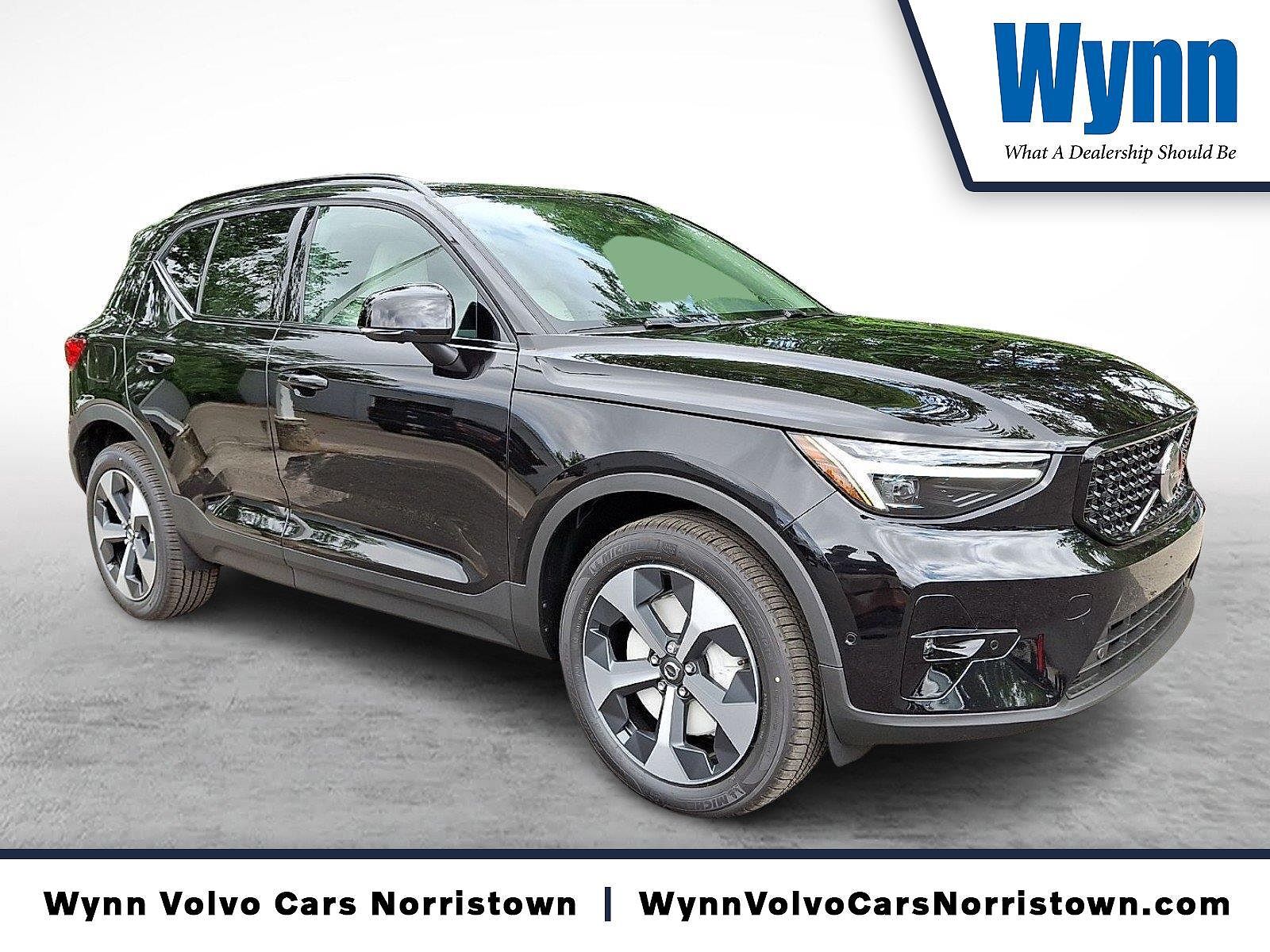 2026 VOLVO XC40