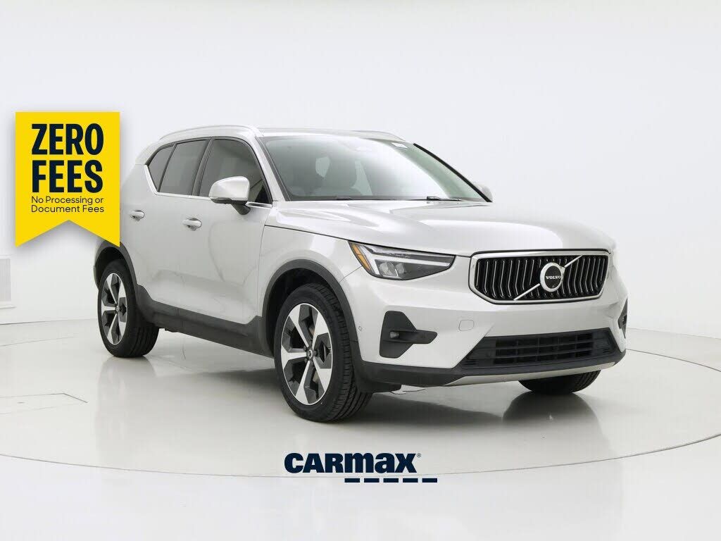 2024 VOLVO XC40