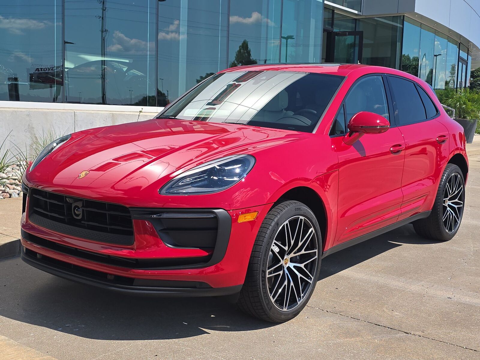 2026 PORSCHE Macan