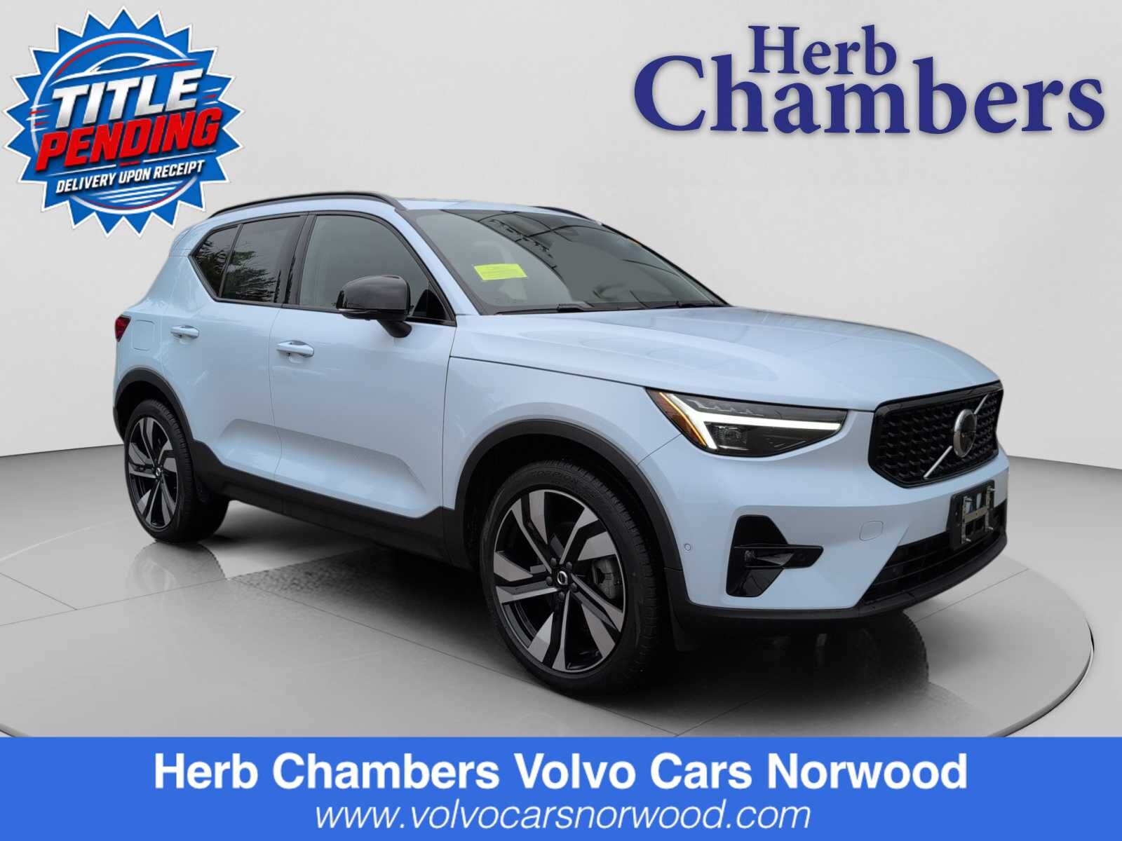 2024 VOLVO XC40