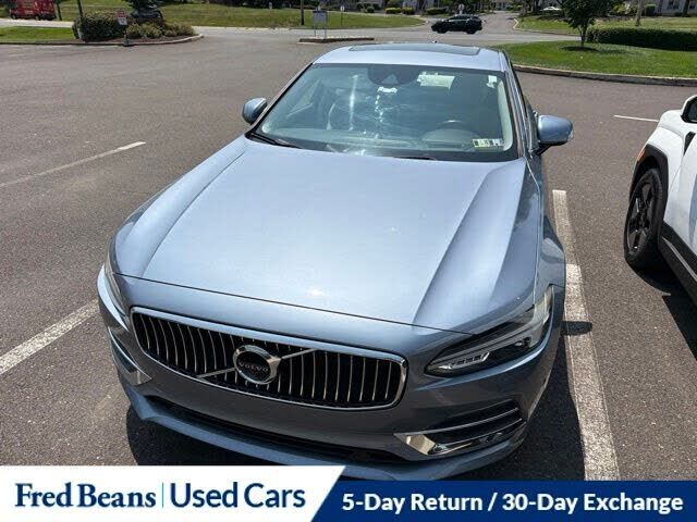 2017 VOLVO S90