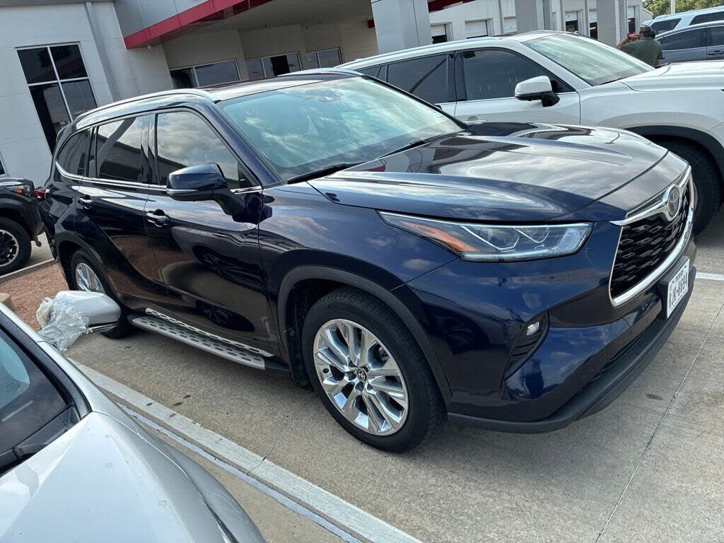 2022 TOYOTA Highlander