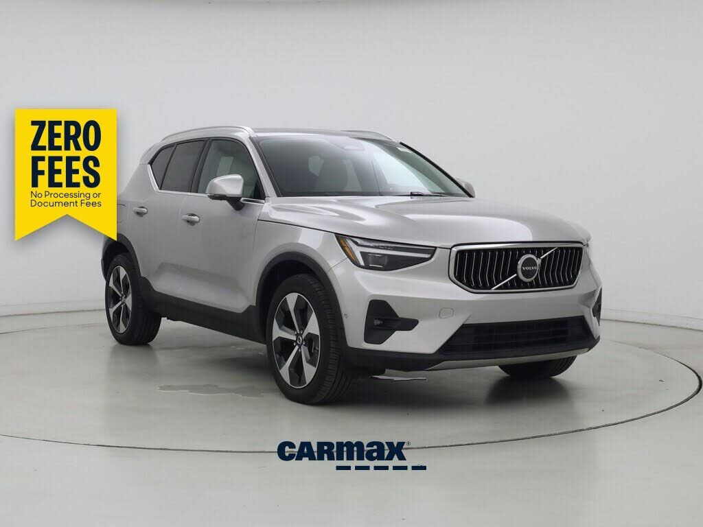 2024 VOLVO XC40