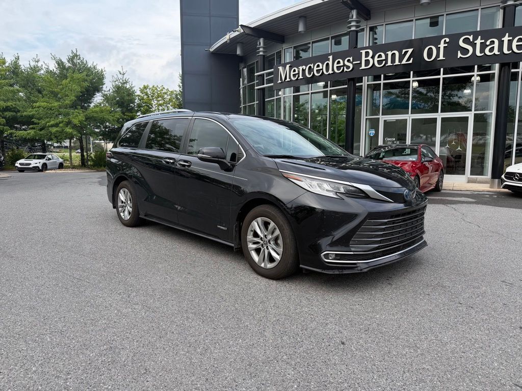 2021 TOYOTA Sienna