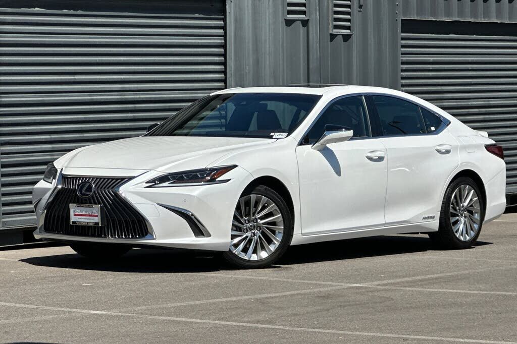 2019 LEXUS ES