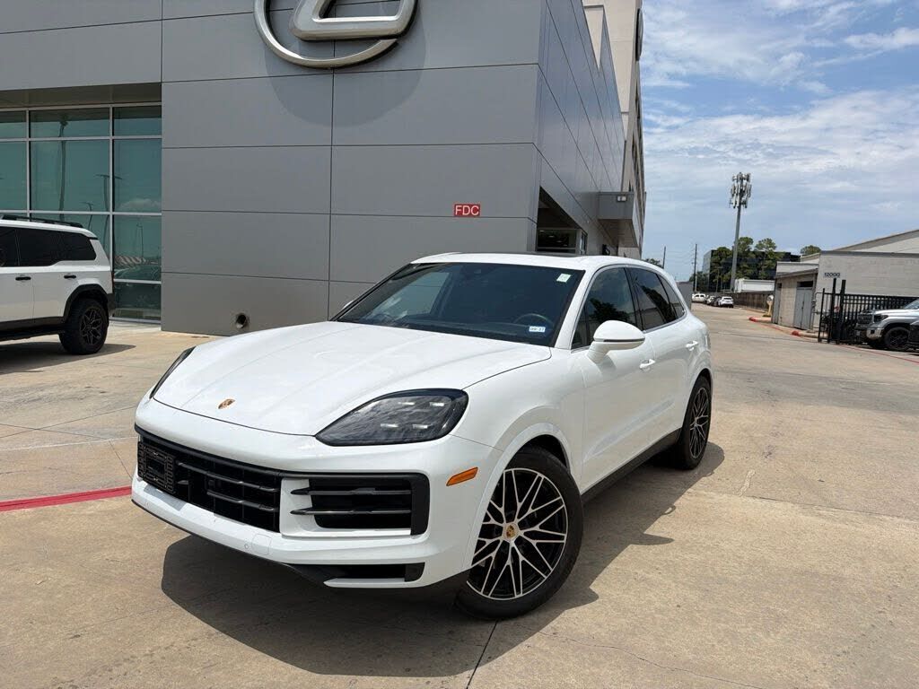 2024 PORSCHE Cayenne