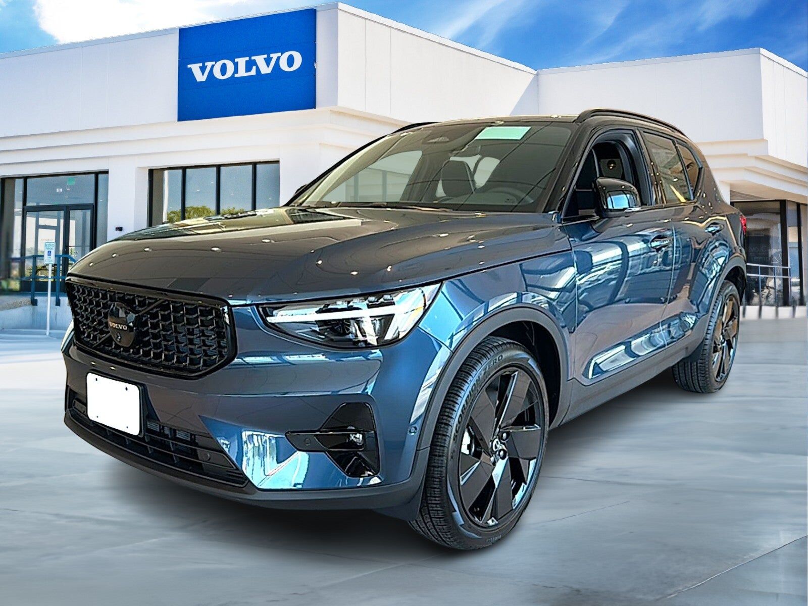 2026 VOLVO XC40