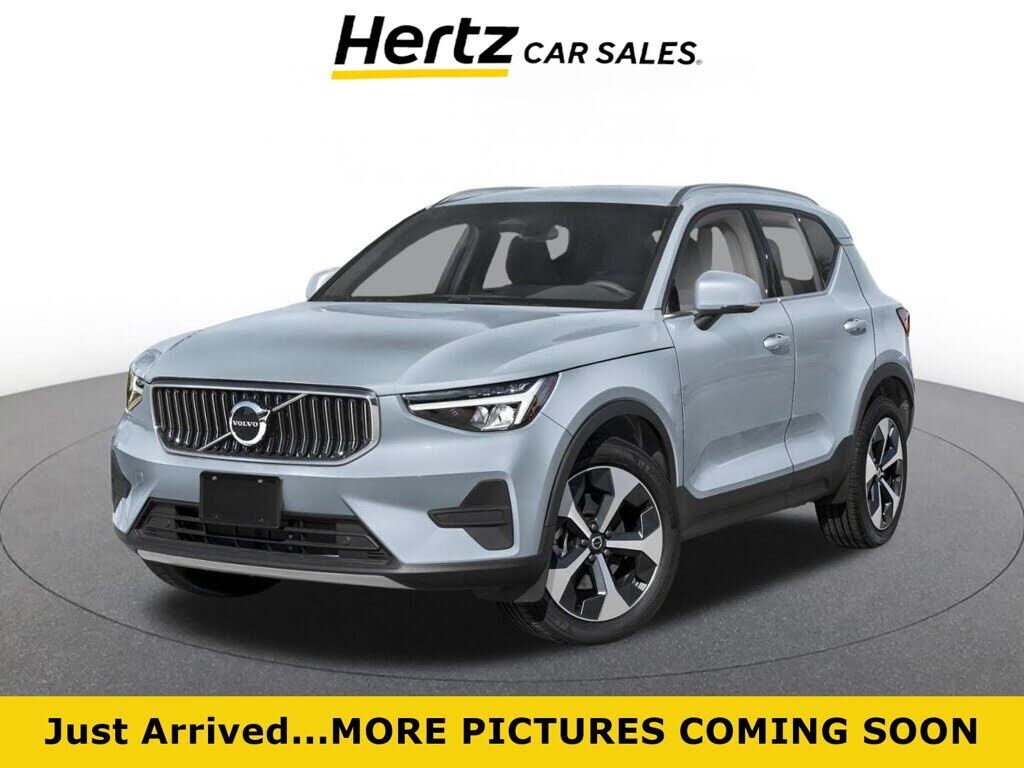 2024 VOLVO XC40