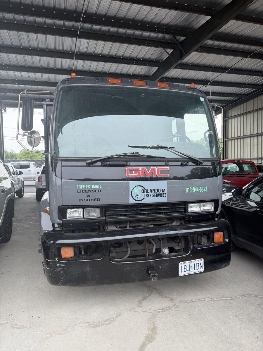 2004 GMC T-Series