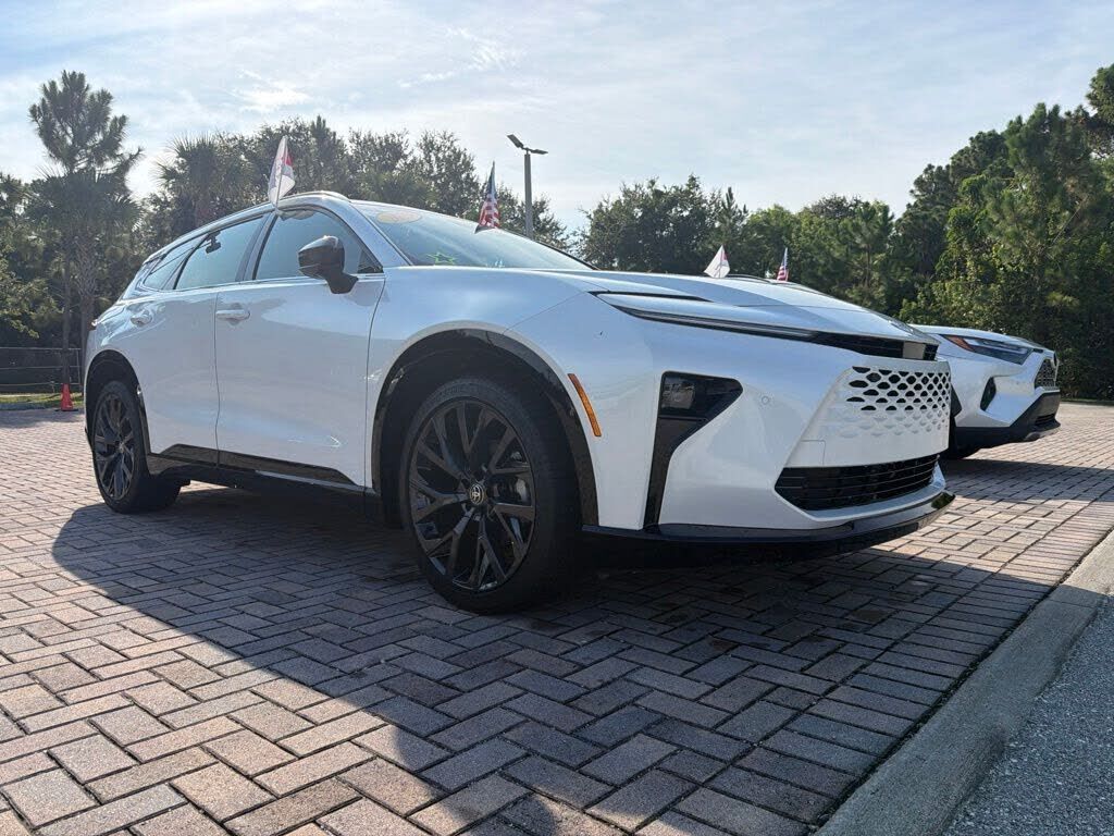 2025 TOYOTA Crown Signia