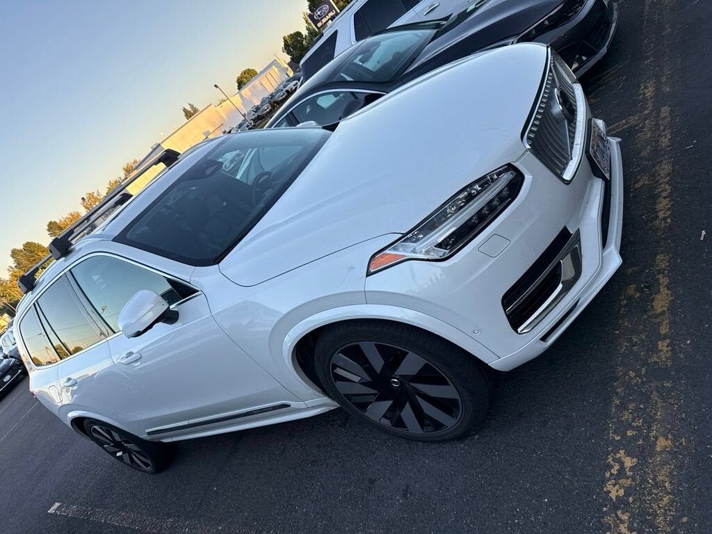 2023 VOLVO XC90