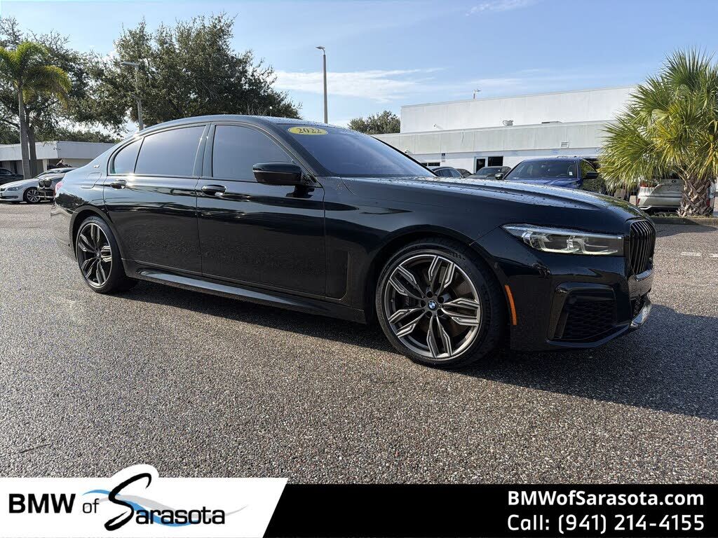 2022 BMW M7