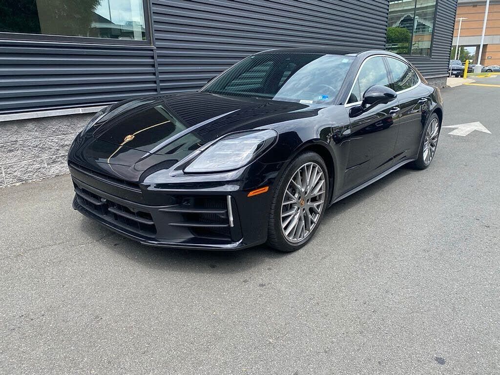 2024 PORSCHE Panamera