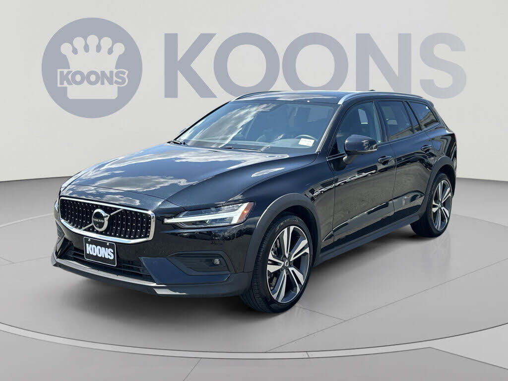 2025 VOLVO V60CC