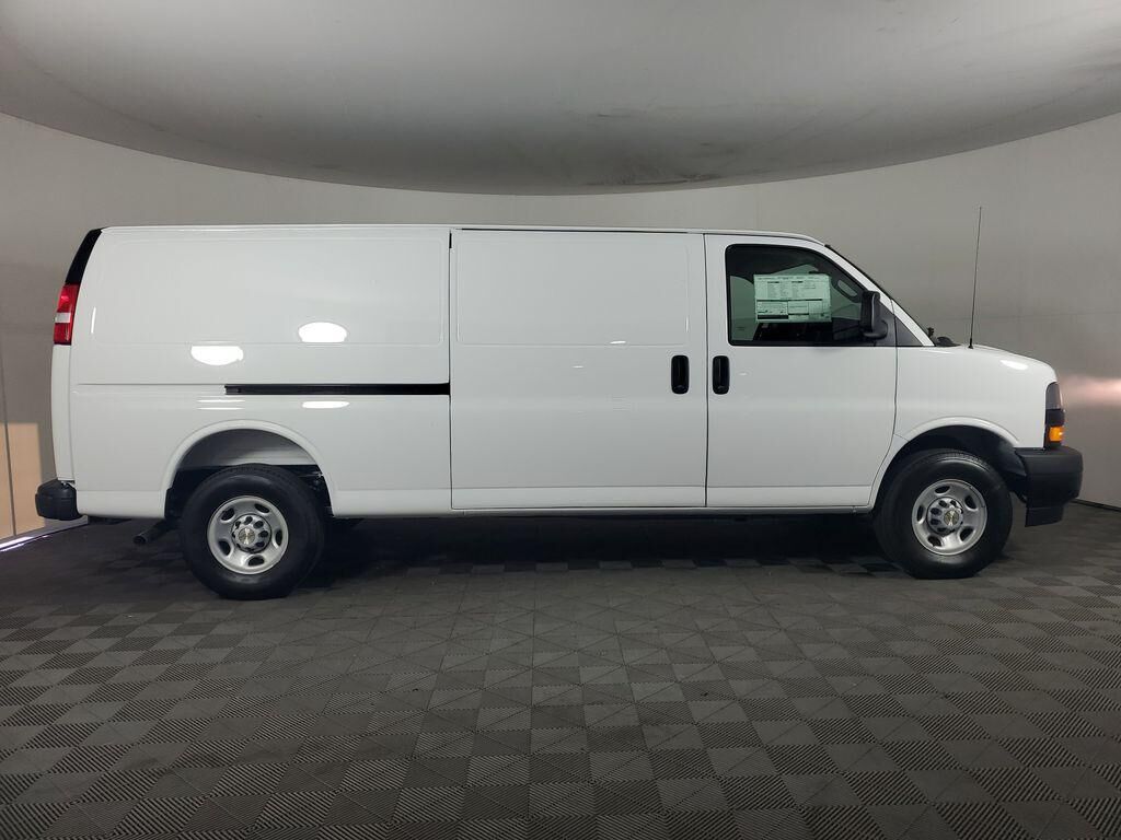 2026 CHEVROLET Express