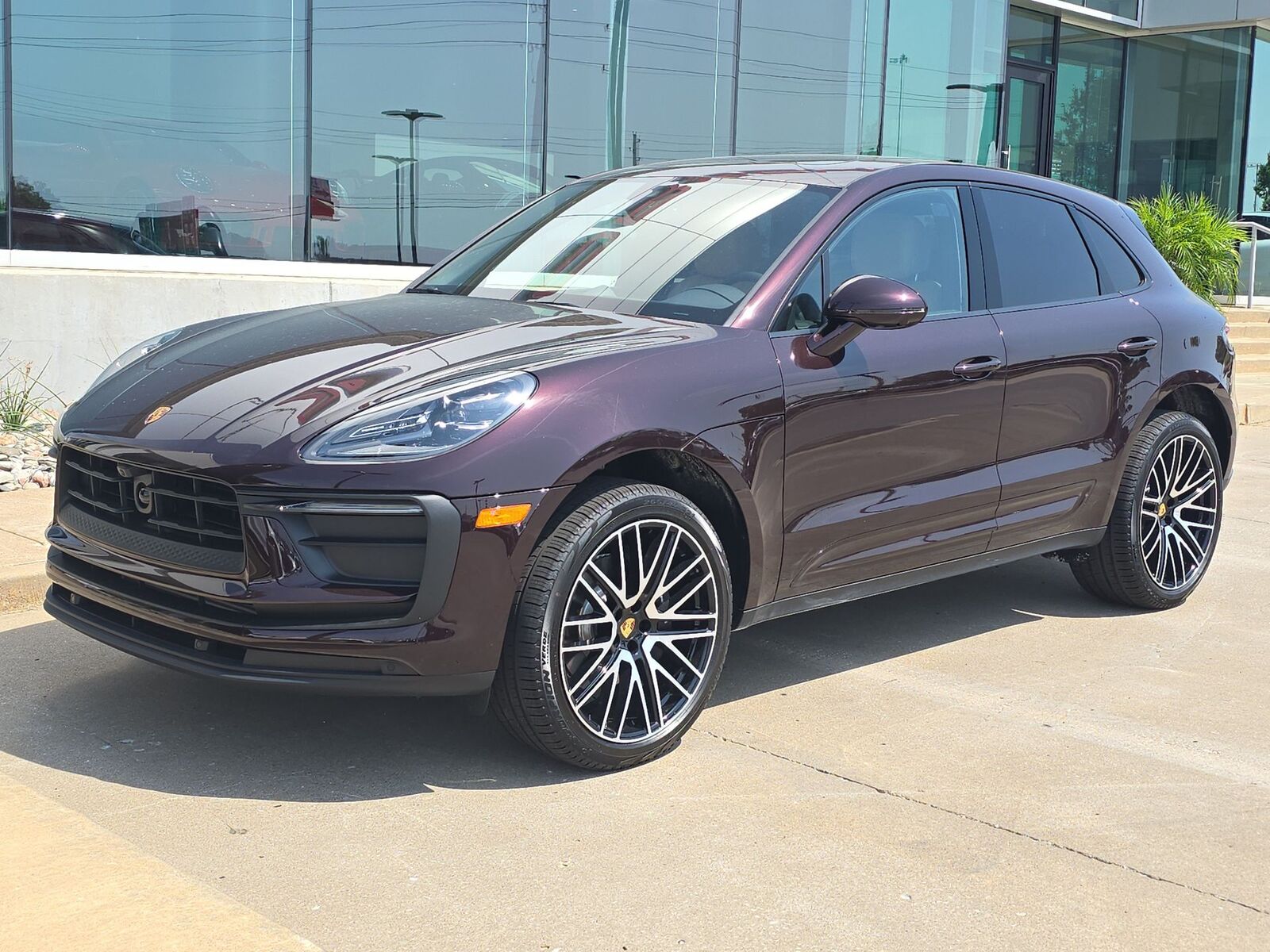 2026 PORSCHE Macan