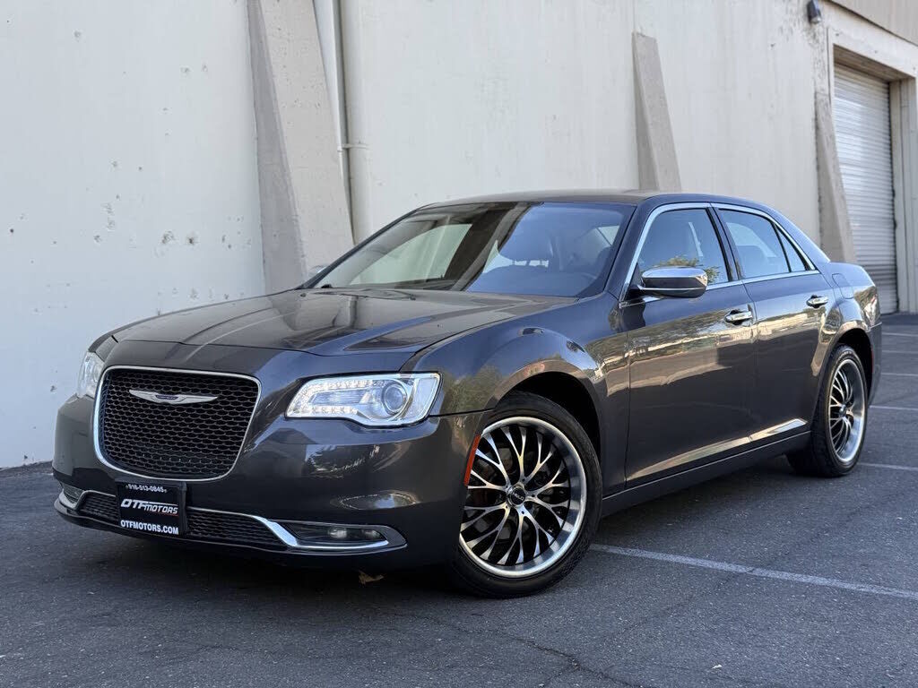 2019 CHRYSLER 300