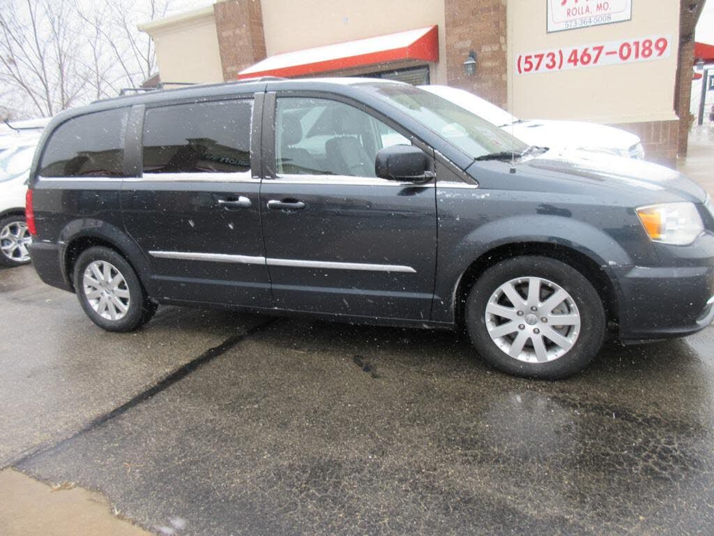 2014 CHRYSLER Town and Country