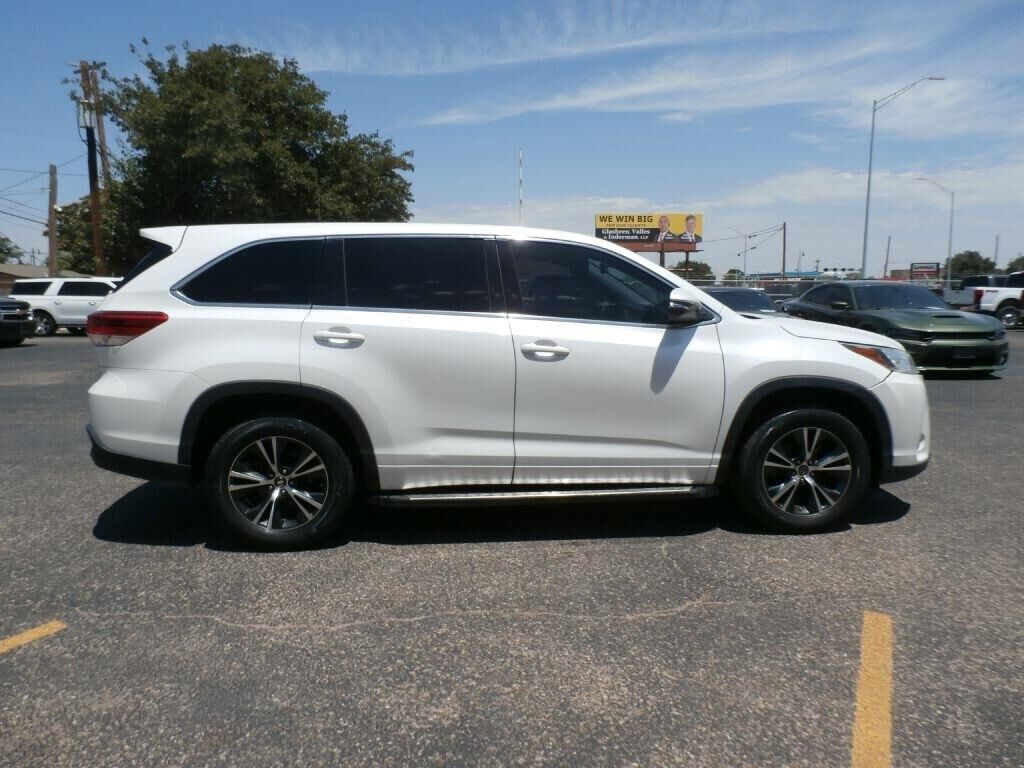 2017 TOYOTA Highlander