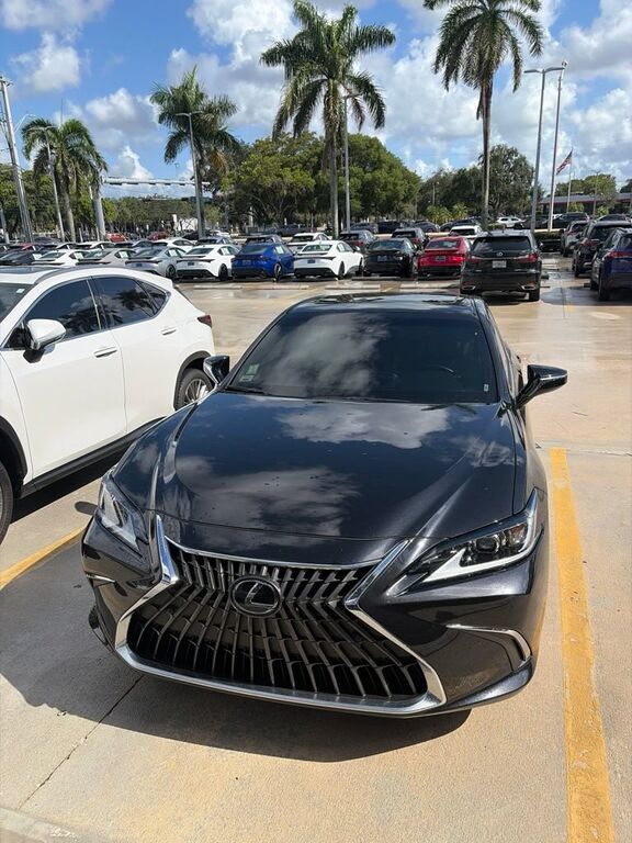 2025 LEXUS ES