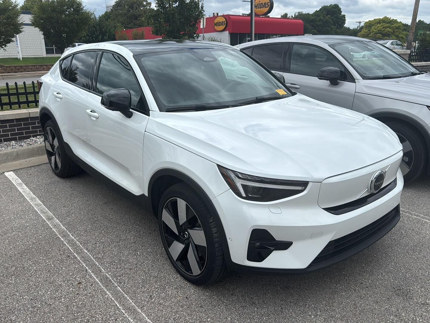 2023 VOLVO C40