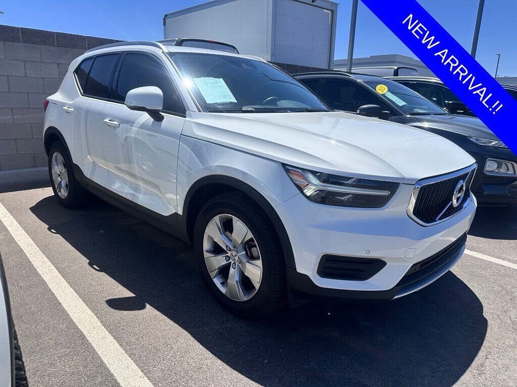 2020 VOLVO XC40