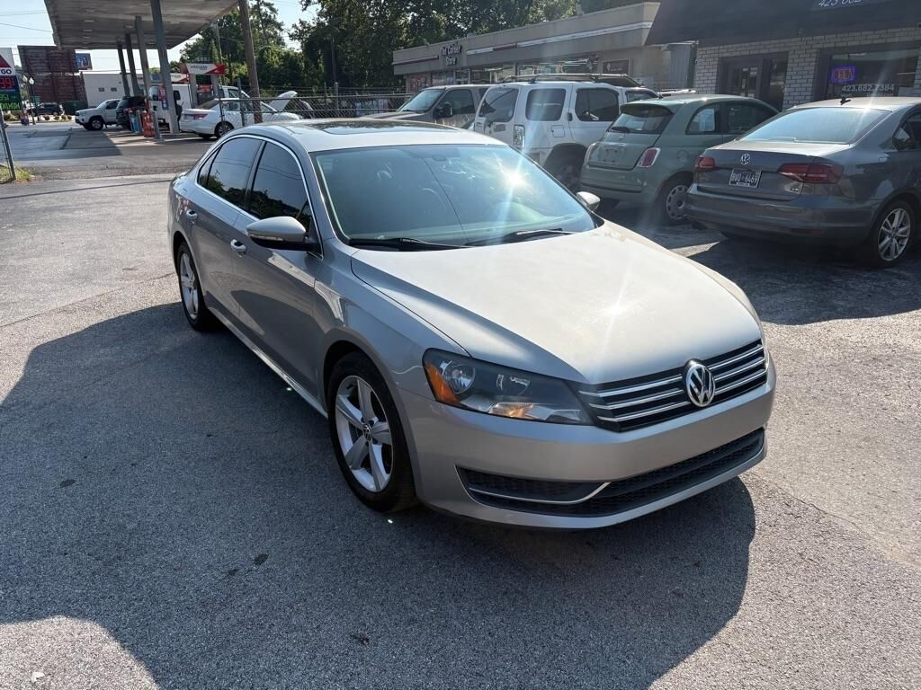 2012 VOLKSWAGEN Passat