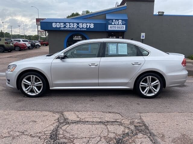 2014 VOLKSWAGEN Passat