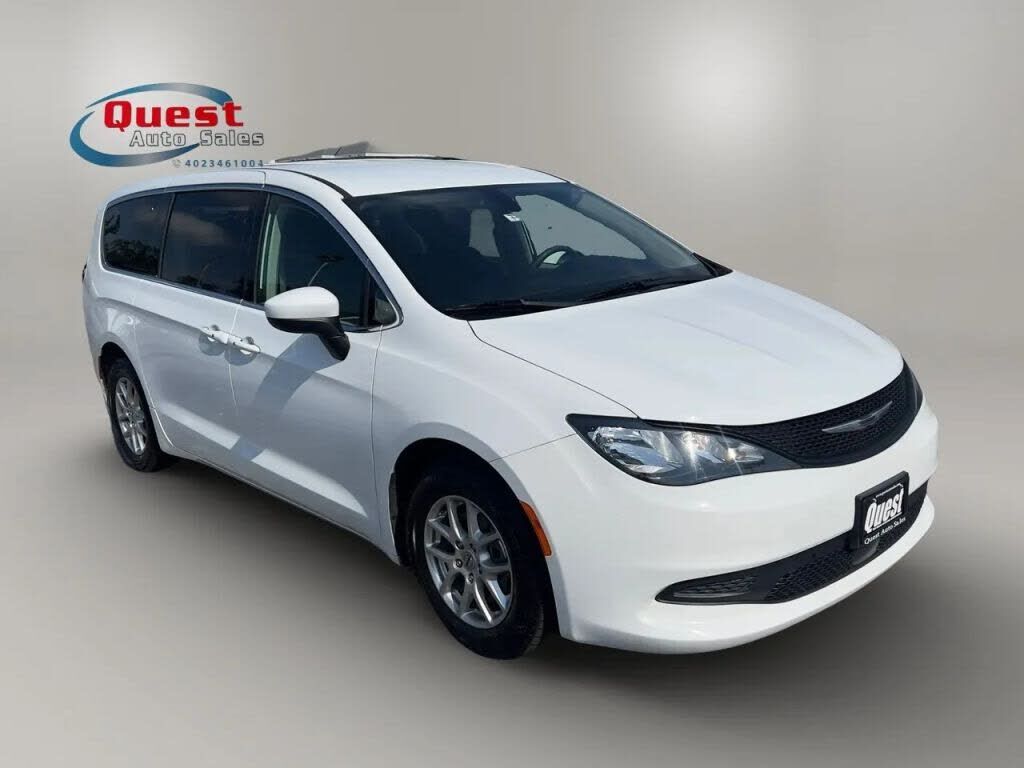 2022 CHRYSLER Voyager
