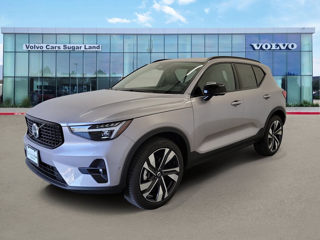 2026 VOLVO XC40