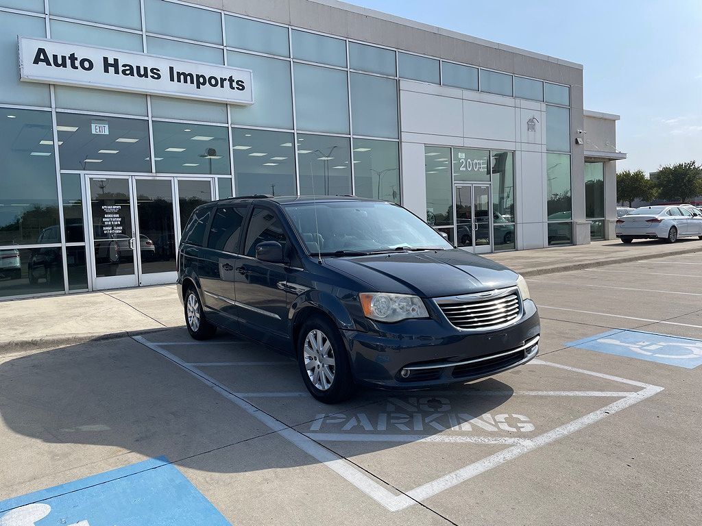 2013 CHRYSLER Town and Country