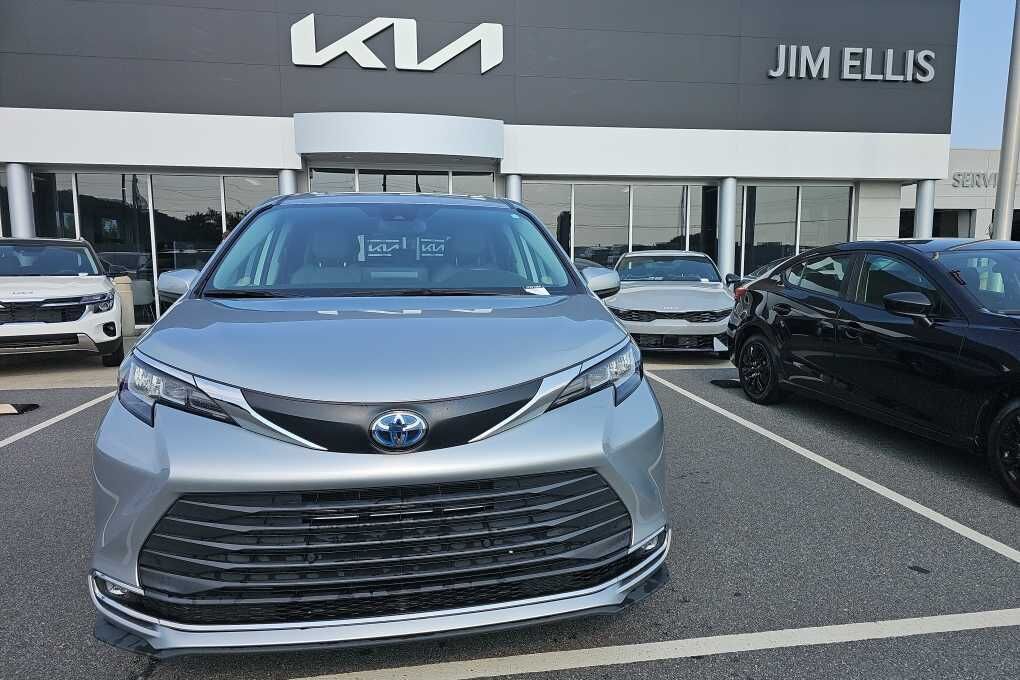 2023 TOYOTA Sienna