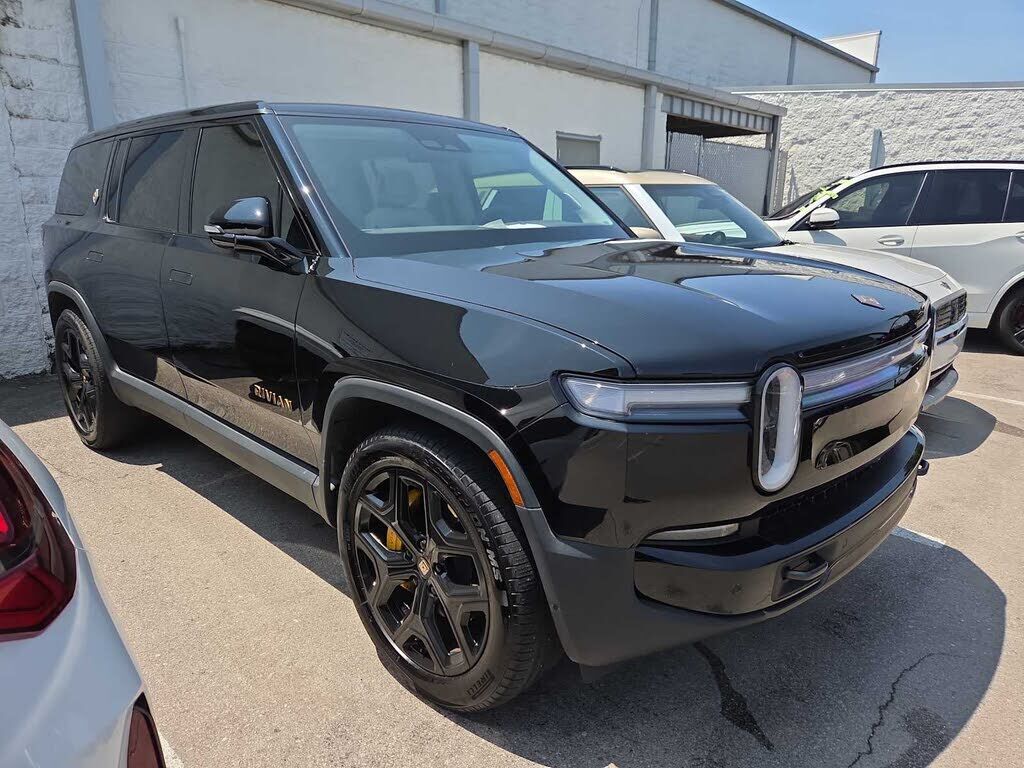 2025 RIVIAN R1S