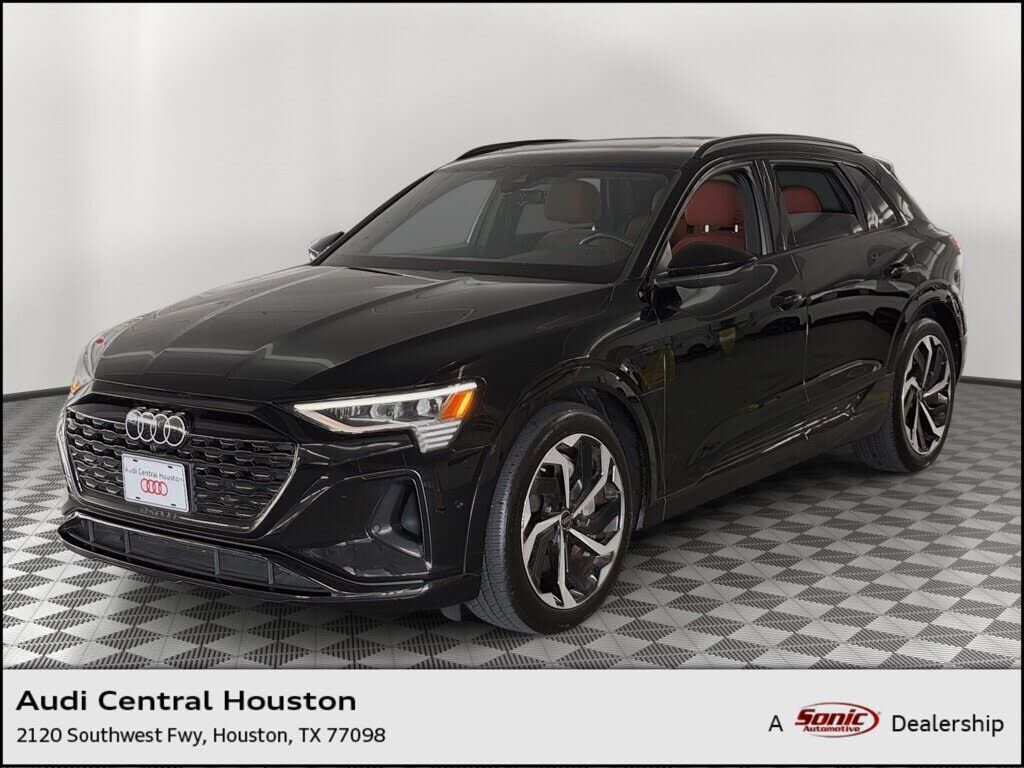 2024 AUDI Q8