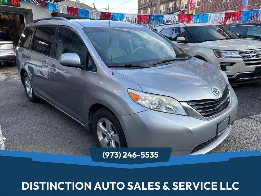 2014 TOYOTA Sienna