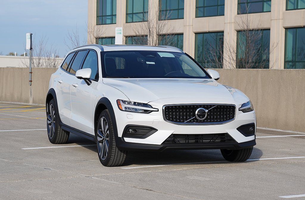 2026 VOLVO V60CC