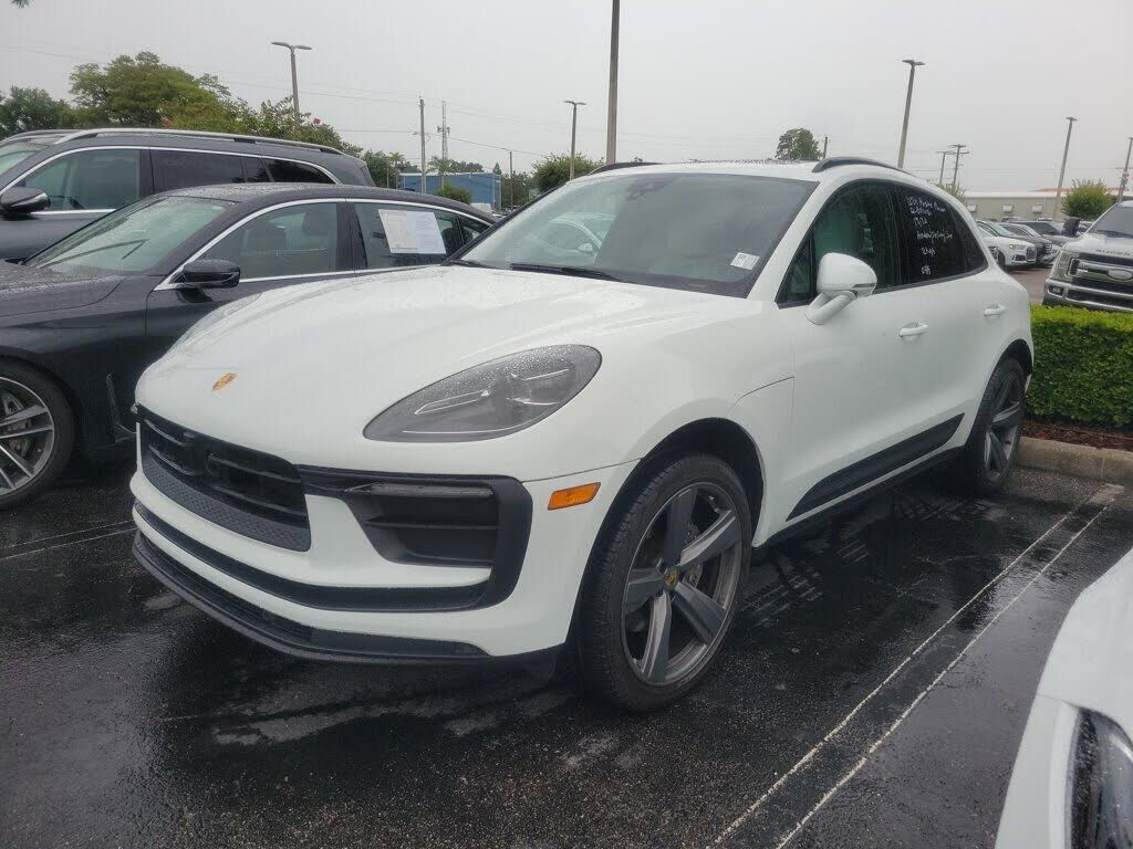 2024 PORSCHE Macan