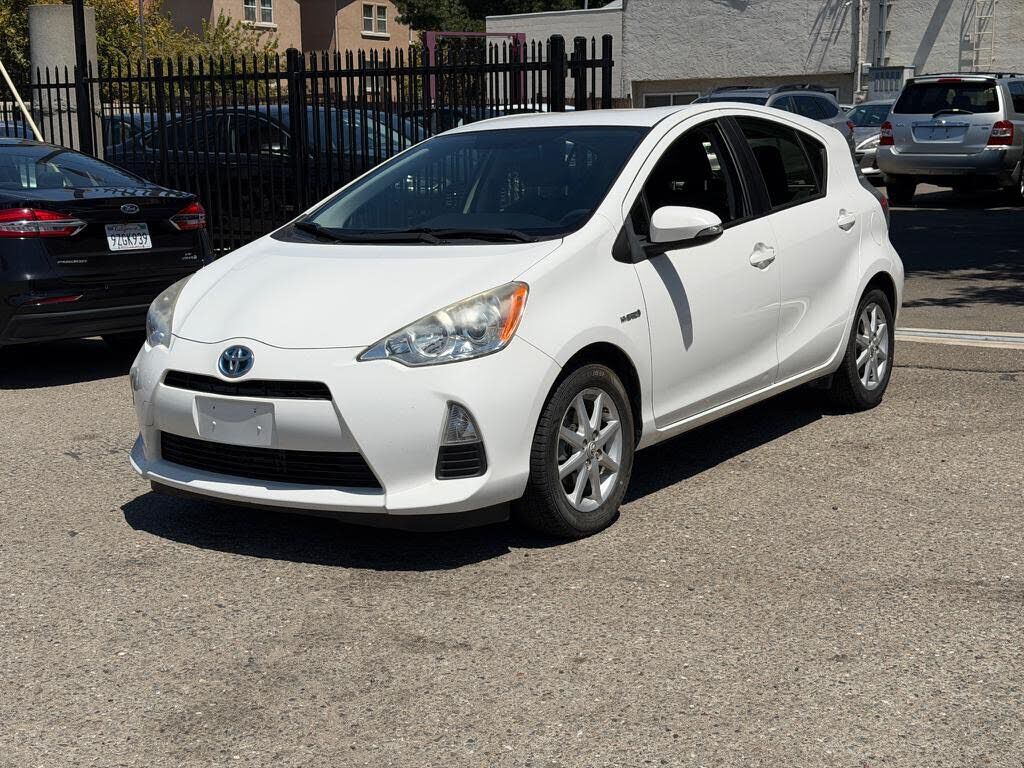 2013 TOYOTA Prius