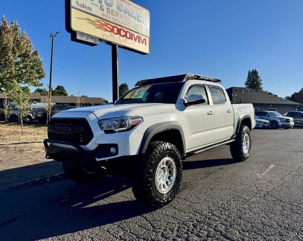 2017 TOYOTA Tacoma