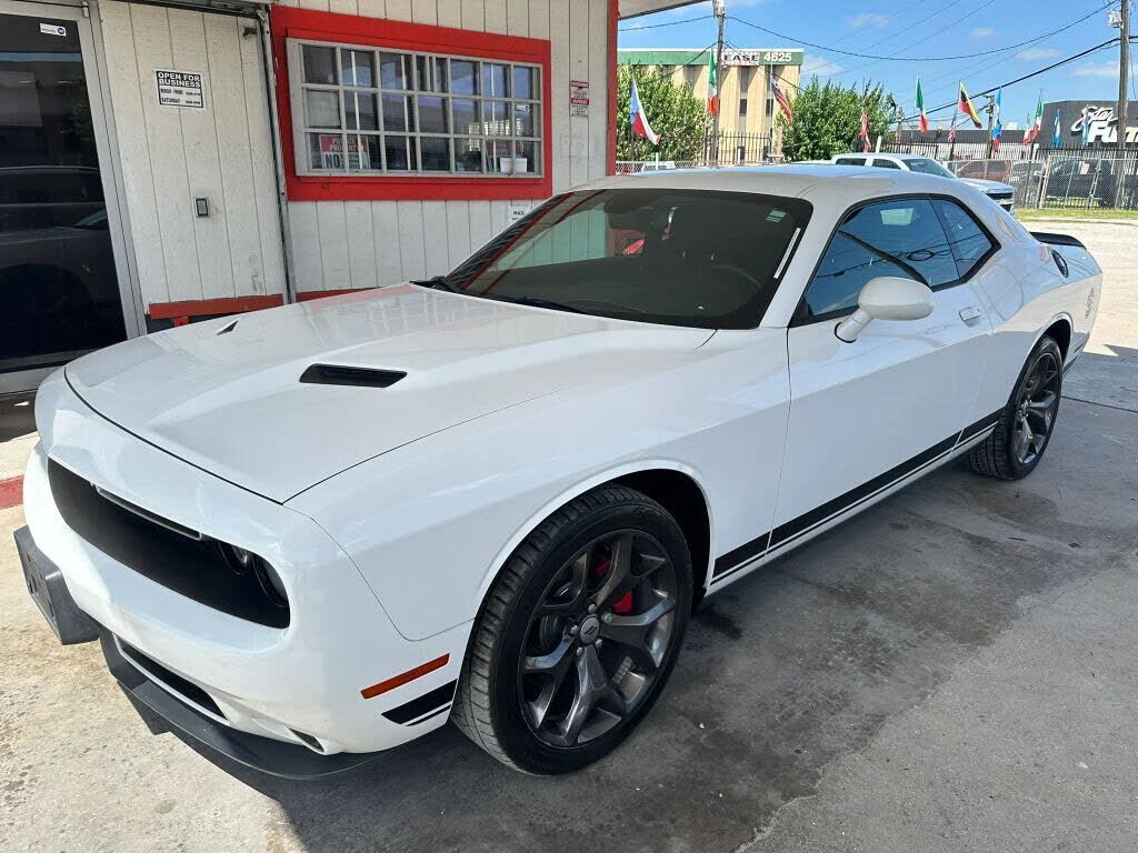 2017 DODGE Challenger