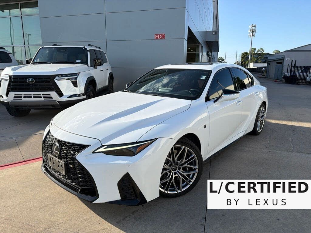 2022 LEXUS IS