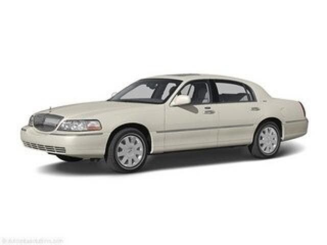 2004 LINCOLN Town Car