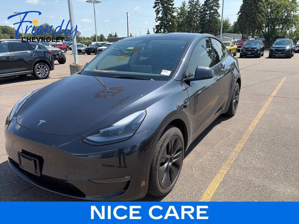2025 TESLA Model Y