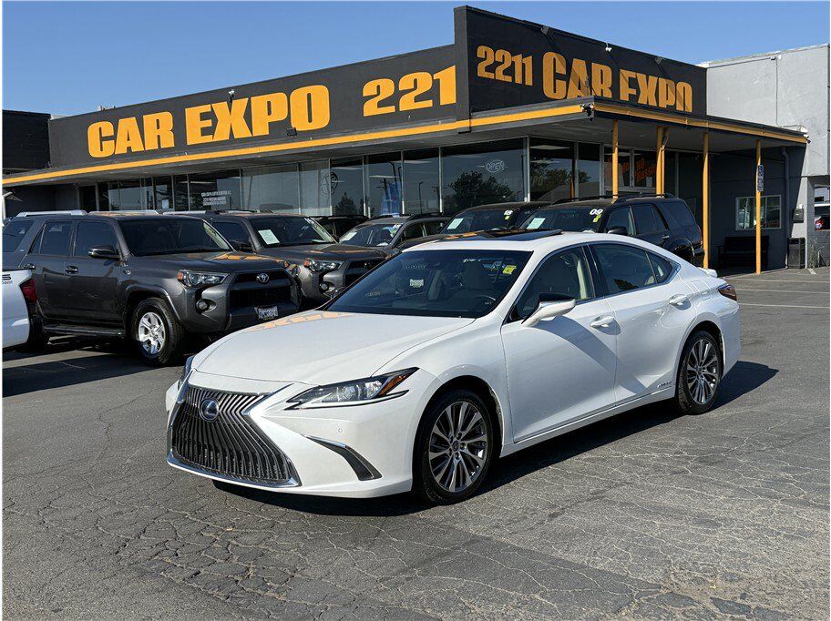 2019 LEXUS ES