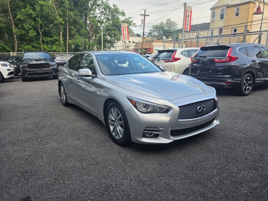 2016 INFINITI Q50