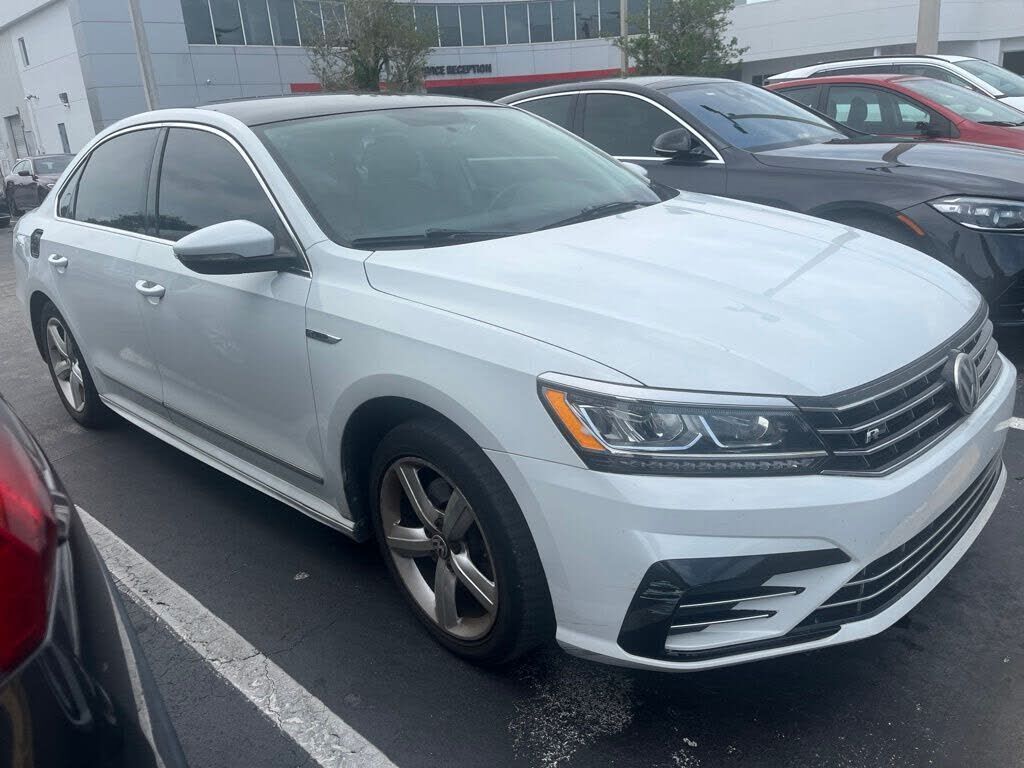 2017 VOLKSWAGEN Passat