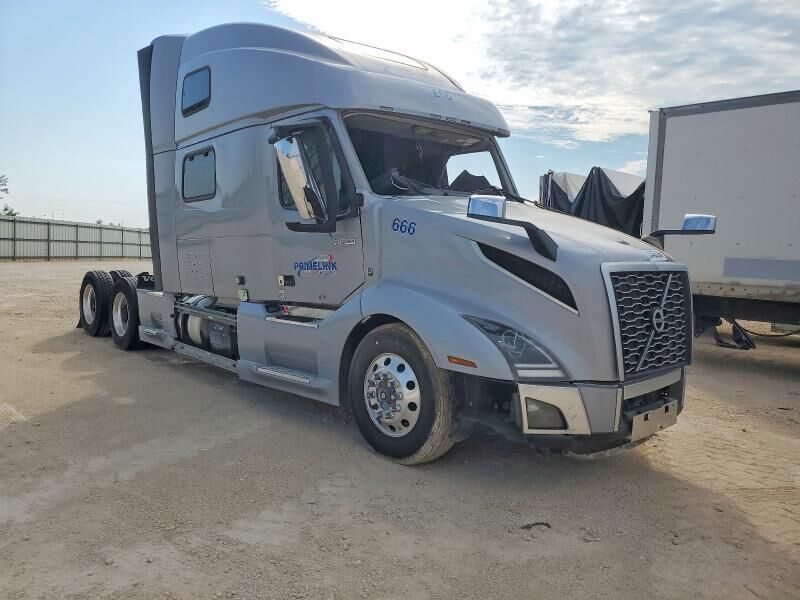2022 VOLVO TRUCK VNL