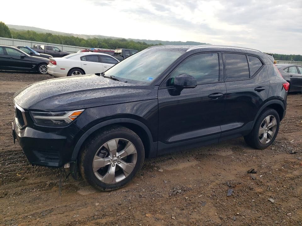 2020 VOLVO XC40