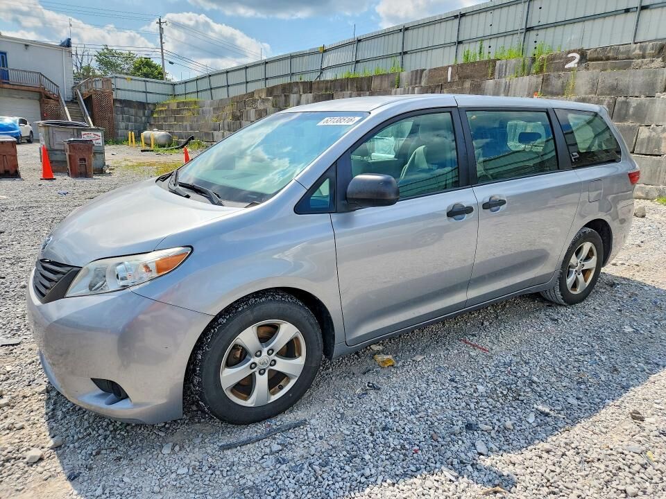 2016 TOYOTA Sienna