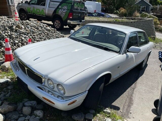 Jaguar XJ